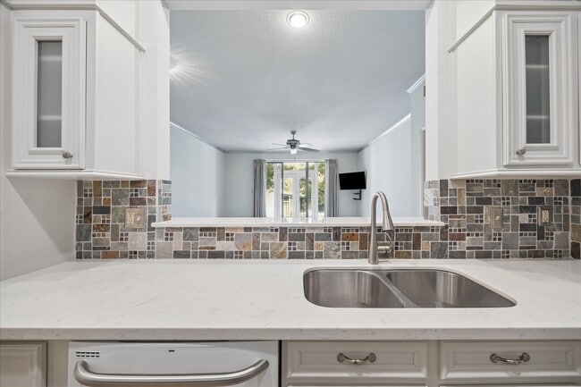 Building Photo - 2475 Underwood St