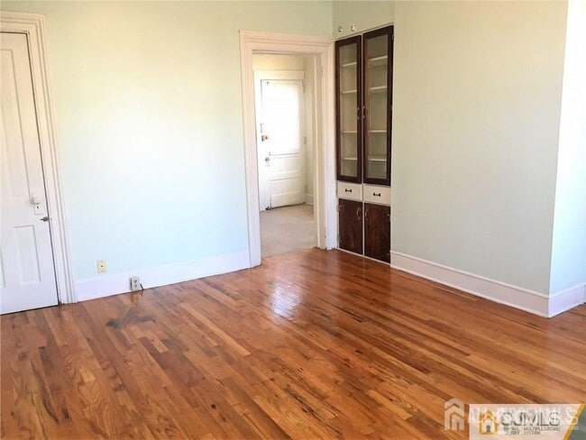 Building Photo - 207 Woodbridge Ave