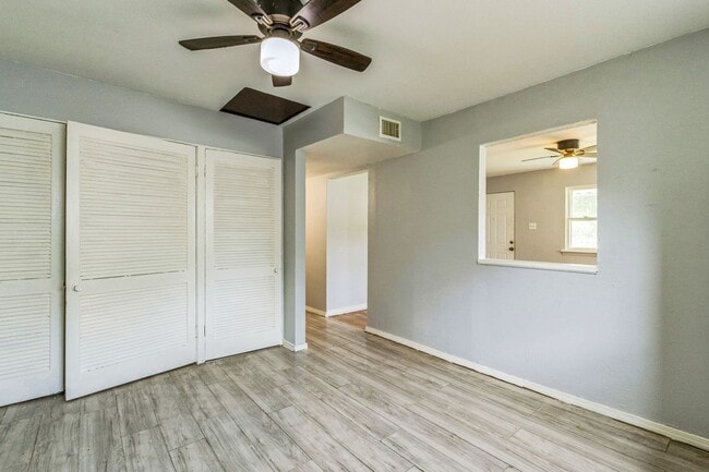 Building Photo - LIMITED TIME**NO APPLICATION FEE**1/2 OFF DEPOSIT**