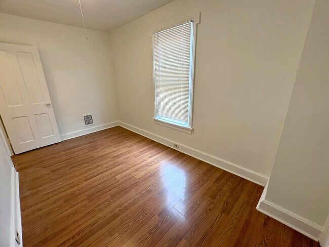 Building Photo - 3 Bedroom 1.5 Bathroom in Highspire!