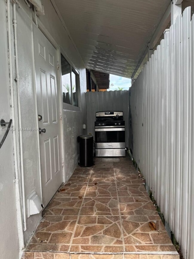 Building Photo - 861 W 32nd St