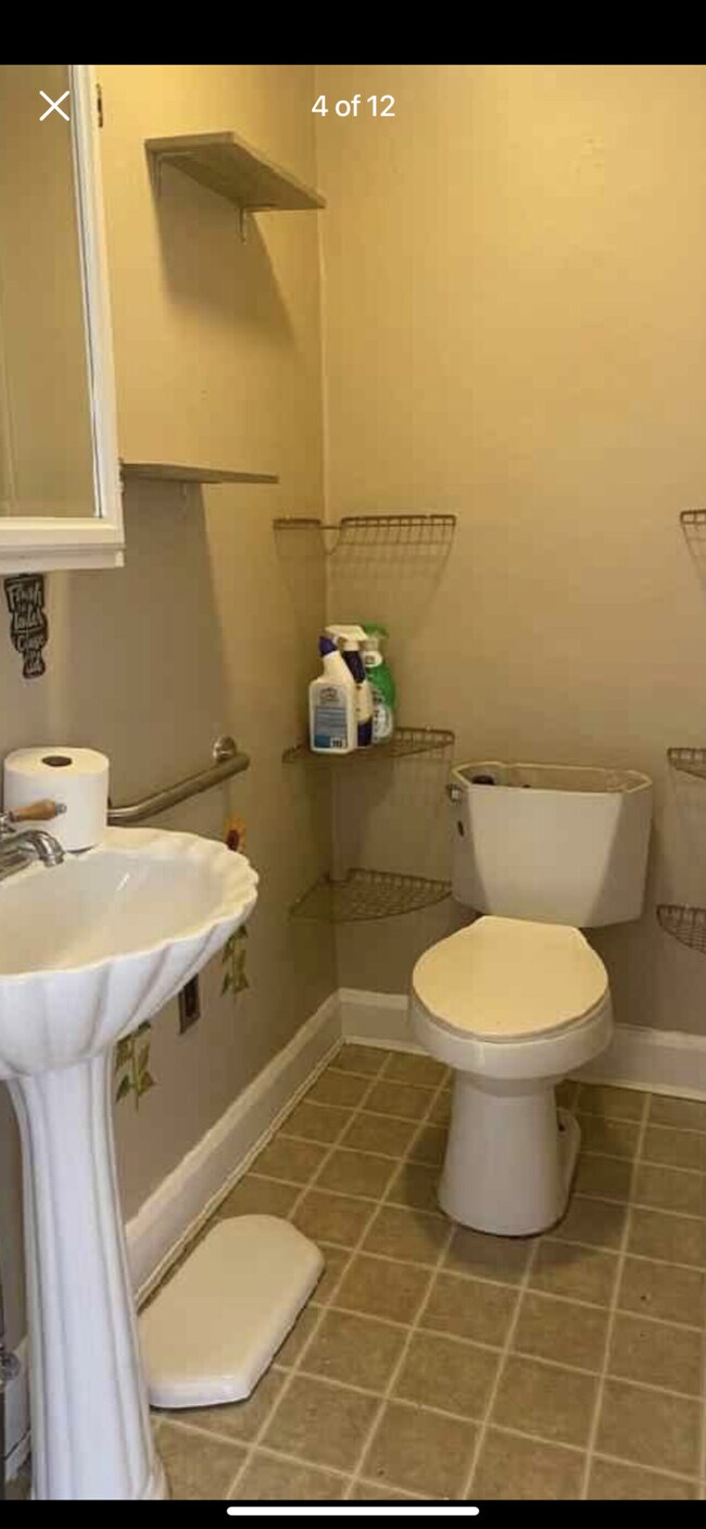 Building Photo - 268 perry Ave