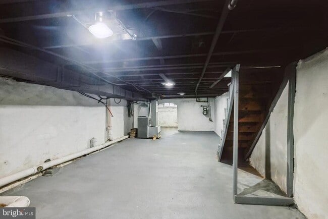 Building Photo - 5540 Harmer St