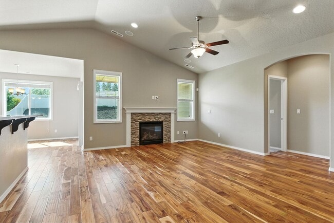 Building Photo - 7029 S Woodhaven Dr