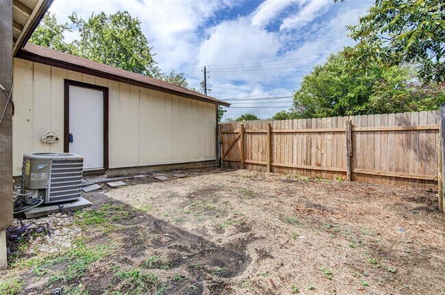 Building Photo - 8112 West Gate Blvd