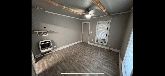 Building Photo - 417 N Linwood Ave