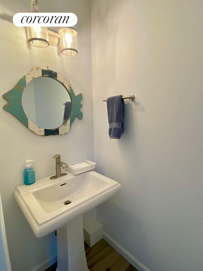 Building Photo - 52 Fairway Pl