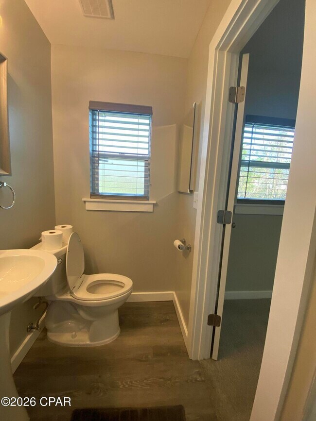 Building Photo - 1606 Clay Ave