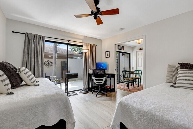 Building Photo - ** RETREAT AT NAPLES ** 3 BED / 2 BATH - C...
