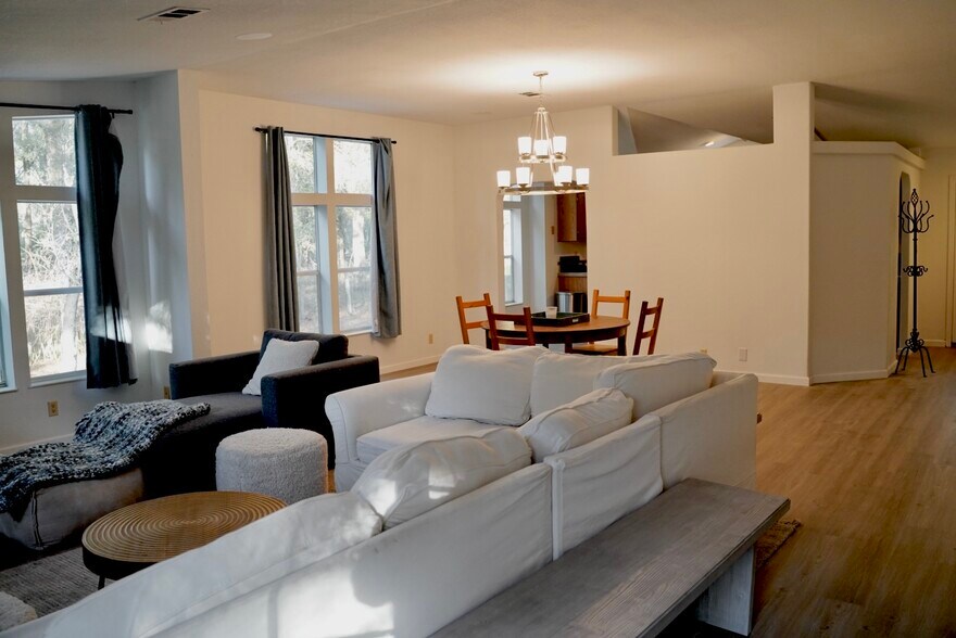 Building Photo - 29205 Saddle Oaks Ln