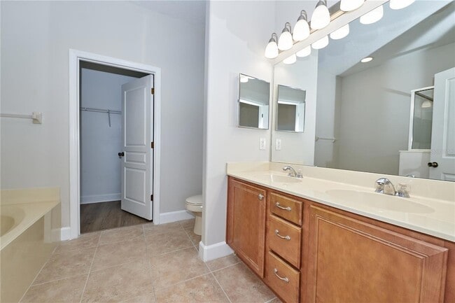 Building Photo - 23903 Sardinia Dr