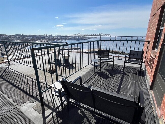 Building Photo - 750 Davol St