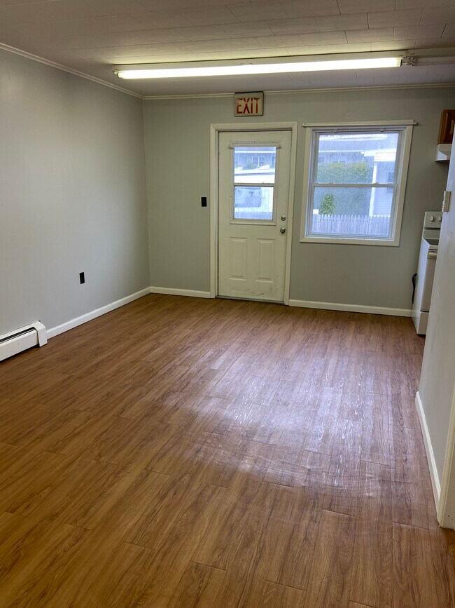 Building Photo - 11 LLC-110 Sailly Avenue