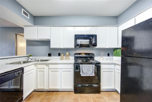 Building Photo - 12500 Sandpiper Dr