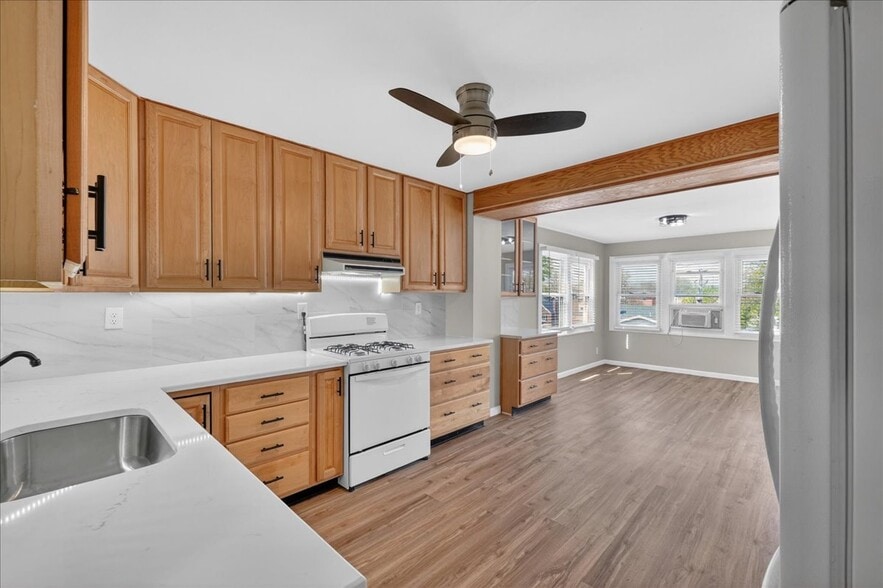 Kitchen flowing seamlessly into bright family room/flex space—perfect for office or 2nd living area - 5185 Goethe Ave