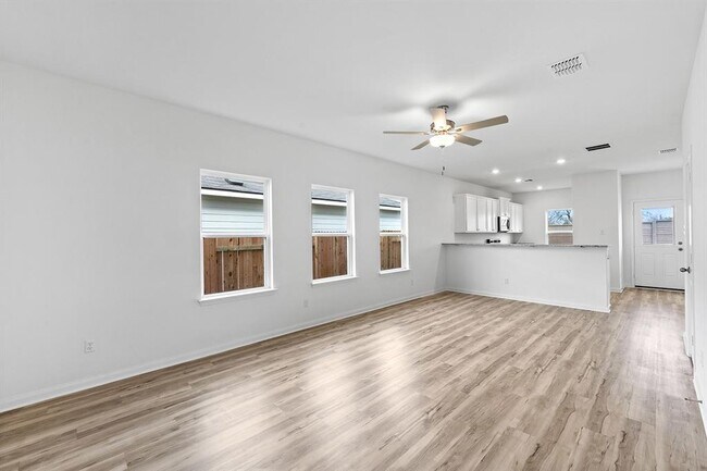 Building Photo - 14709 Wahlbergs Wy
