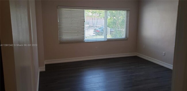 Building Photo - 1128 SW 21st Ave