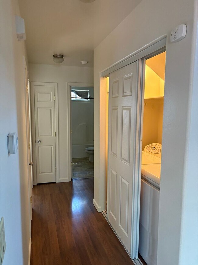 Building Photo - Great Quiet 3BR, 2 BA House in Kachina Vil...