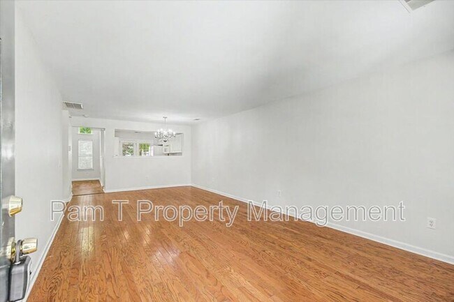 Building Photo - 303 Gallery Way