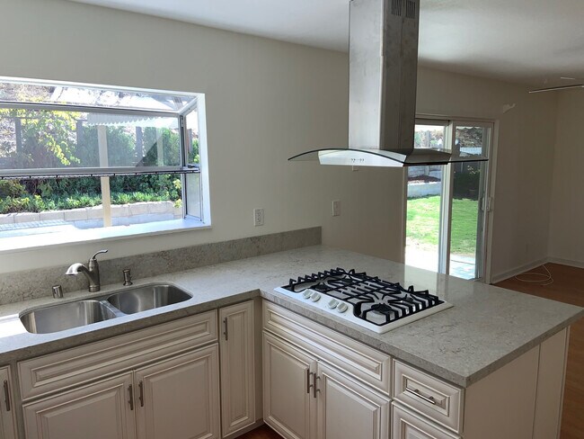 Building Photo - Beautiful 3BR/2BA Home in Santee