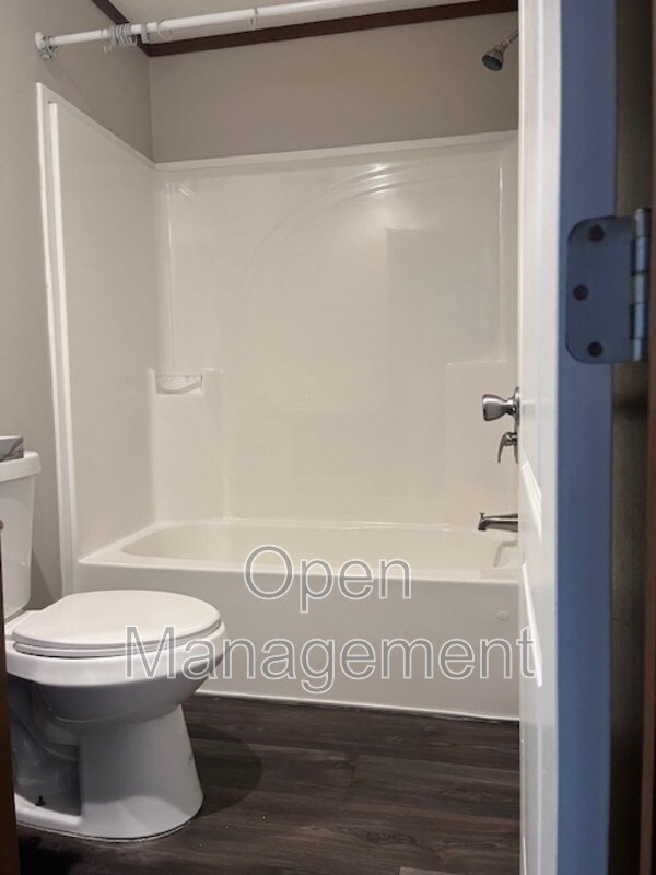 Building Photo - 511 E 1st St