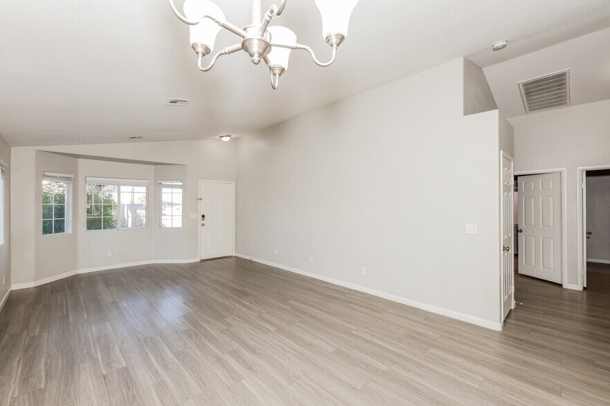 Building Photo - 511 Shallow Mist Ct