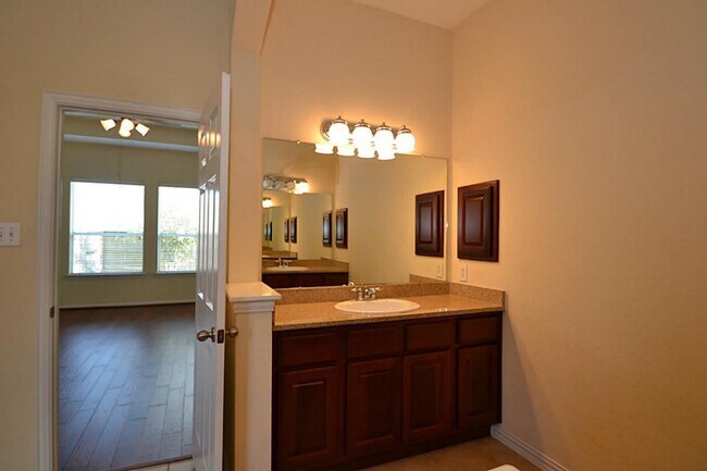 Building Photo - 6606 Cadogan Ct