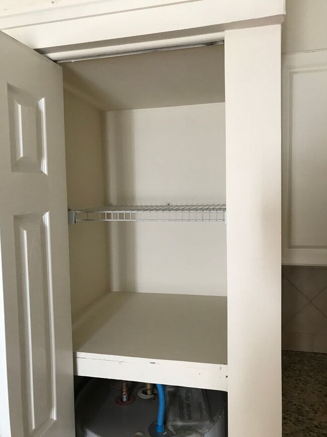 Building Photo - 629 Catharine St