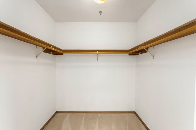 Building Photo - 3 bedroom townhome in perfect location in ...