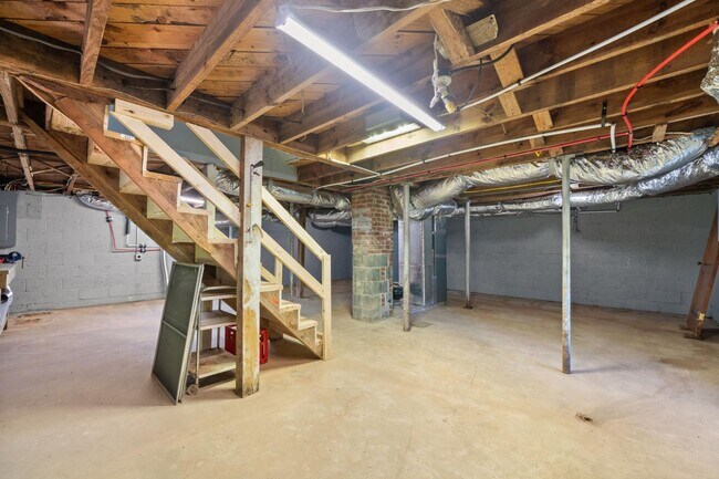 Building Photo - 822 Cardinal Pl SW
