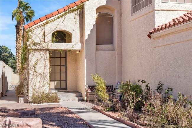 Building Photo - 2710 Strathmoor Dr