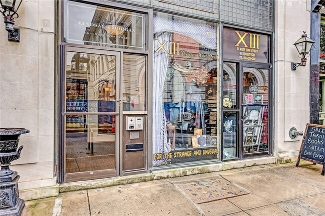 Primary Photo - 9 W York St