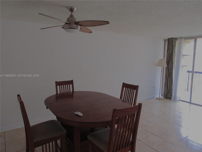 Building Photo - 10835 SW 112th Ave