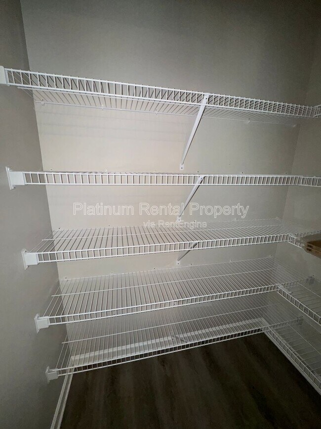 Building Photo - 3368 Pennington Dr