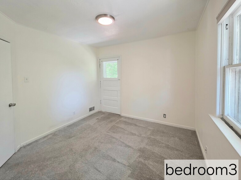 Building Photo - 2841 S 700 E