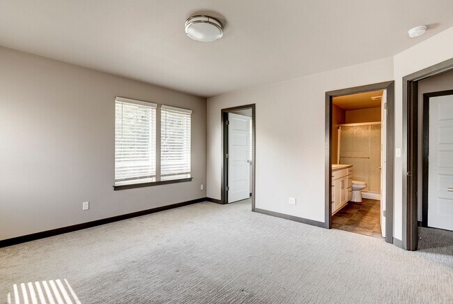 Building Photo - Stylish 3-Bedroom Home with Fenced Yard