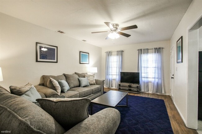 Building Photo - 2 br, 1 bath Duplex - 1319 East 53rd Street