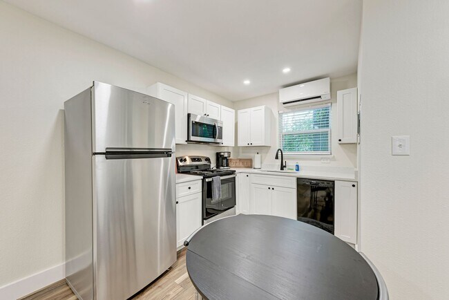 Building Photo - For Lease – Fully Furnished Studio Near UT