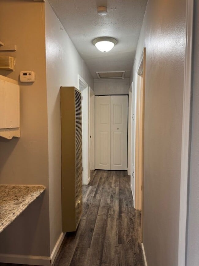 Building Photo - 245 Northview Dr