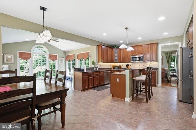 Building Photo - 5767 Bush Hill Dr