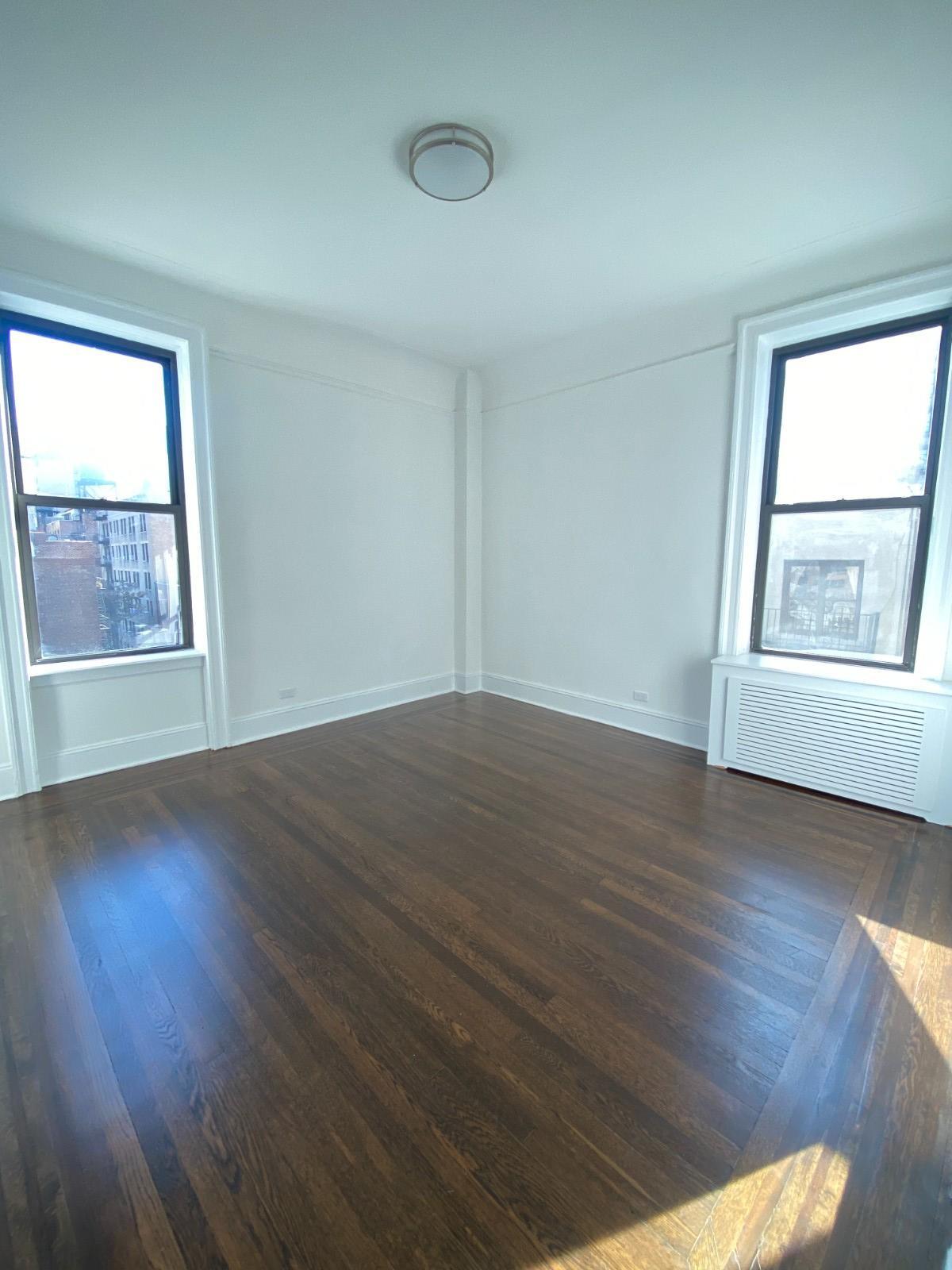 Building Photo - 166 W 72nd St
