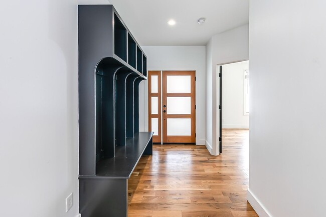 Building Photo - 1710 Nassau St