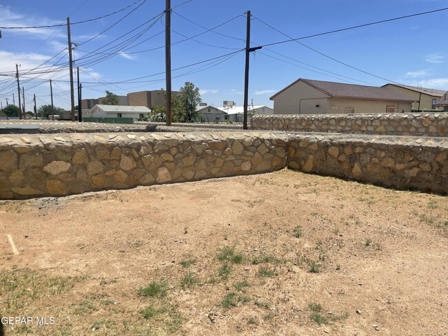 Building Photo - 5724 Saluki Dr
