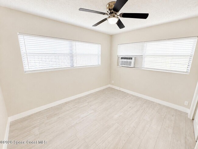 Building Photo - 1604 S Miramar Ave