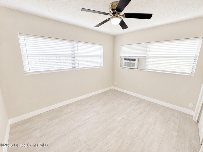 Building Photo - 1606 S Miramar Ave