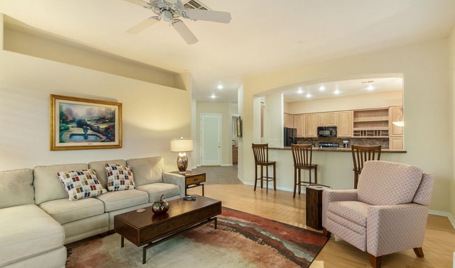 Building Photo - 892 W Raven Dr