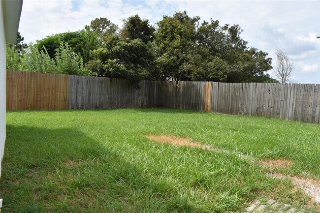 Building Photo - 10427 Huntington Wood Dr