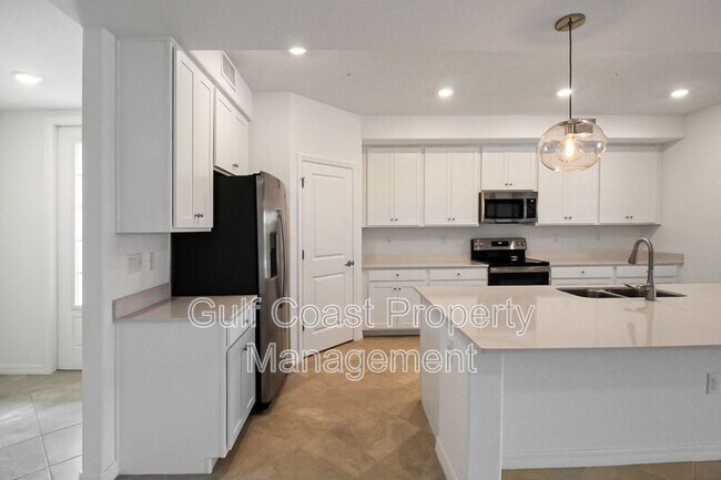 Building Photo - 5703 N Honore Ave