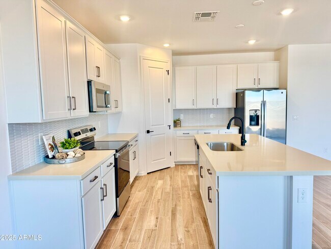 Building Photo - 2336 Homesteaders Rd