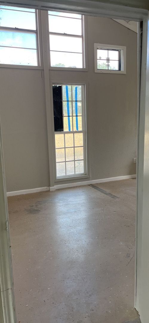 Building Photo - 4 Bedroom, 2 Bathroom Home